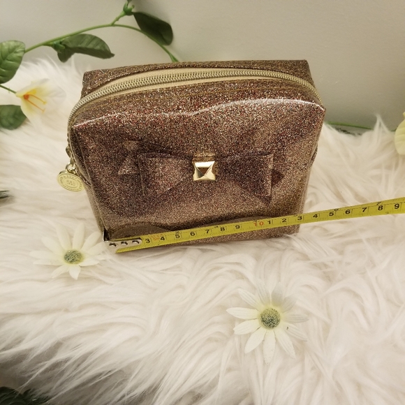 Small Gold Glitters Makeup Cosmetic Bag. - Picture 3 of 10